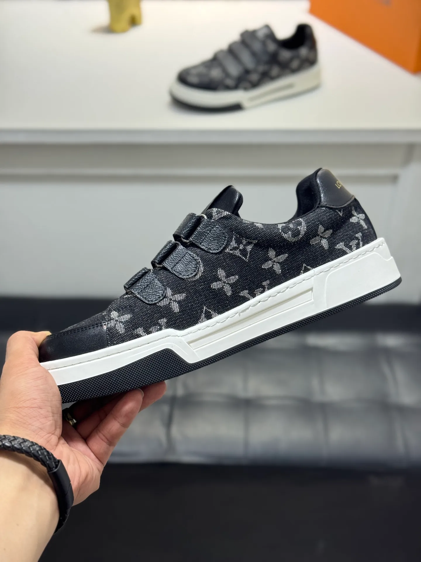 Men's shoes 💰400 [New style] 🌂🌂Top original order - Louis Vuitton®️ Trendy and fashionable yet low-key men's casual shoes, LV special fabric pattern on the upper, comfortable and breathable, sheepskin lining, original rubber outsole, 3 colors available ~ a must-have for sportsmen. Size: 38-44 (45 customized